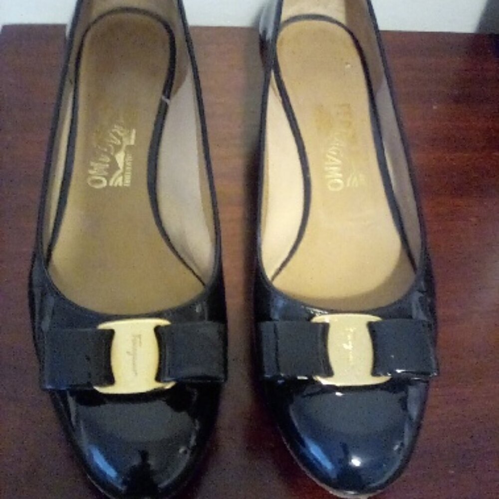 Salvatore Ferragamo Navy patent leather shoe. Condition almost like new!!